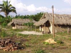 Viele Familien leben in einfachen Lehmhütten